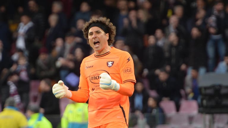 ¡Guillermo Ochoa recibe reconocimiento! La Serie A le otorga un nuevo apodo.
